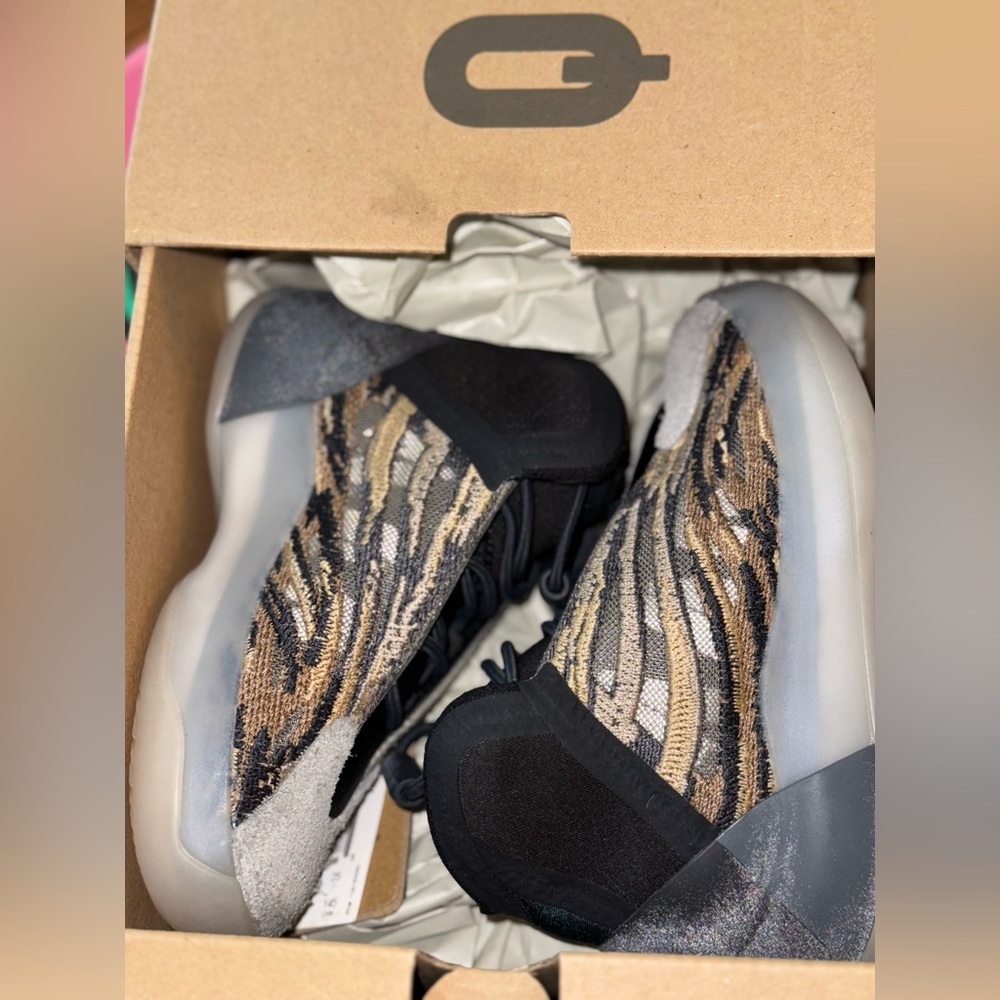 COPY - Yeezy QNTM 7 1/2 toddler sneaker